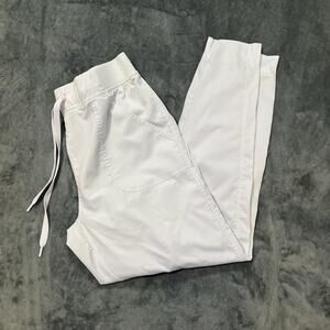 White cargos adar has pockets